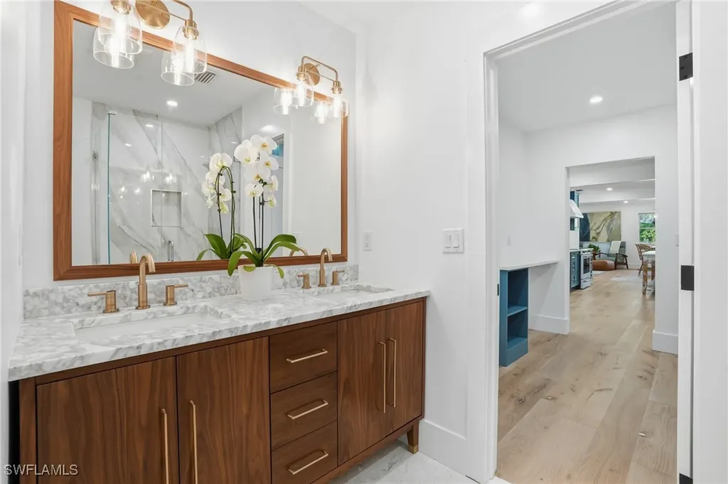 6260 Waxmyrtle Way Naples FL 34109