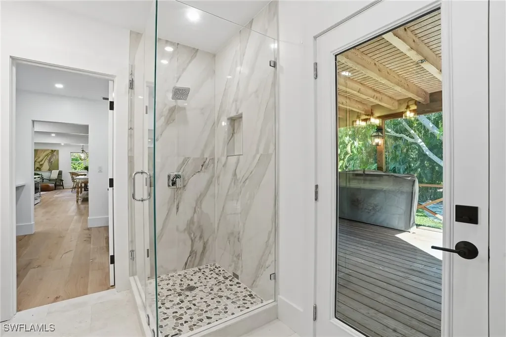 6260 Waxmyrtle Way Naples FL 34109