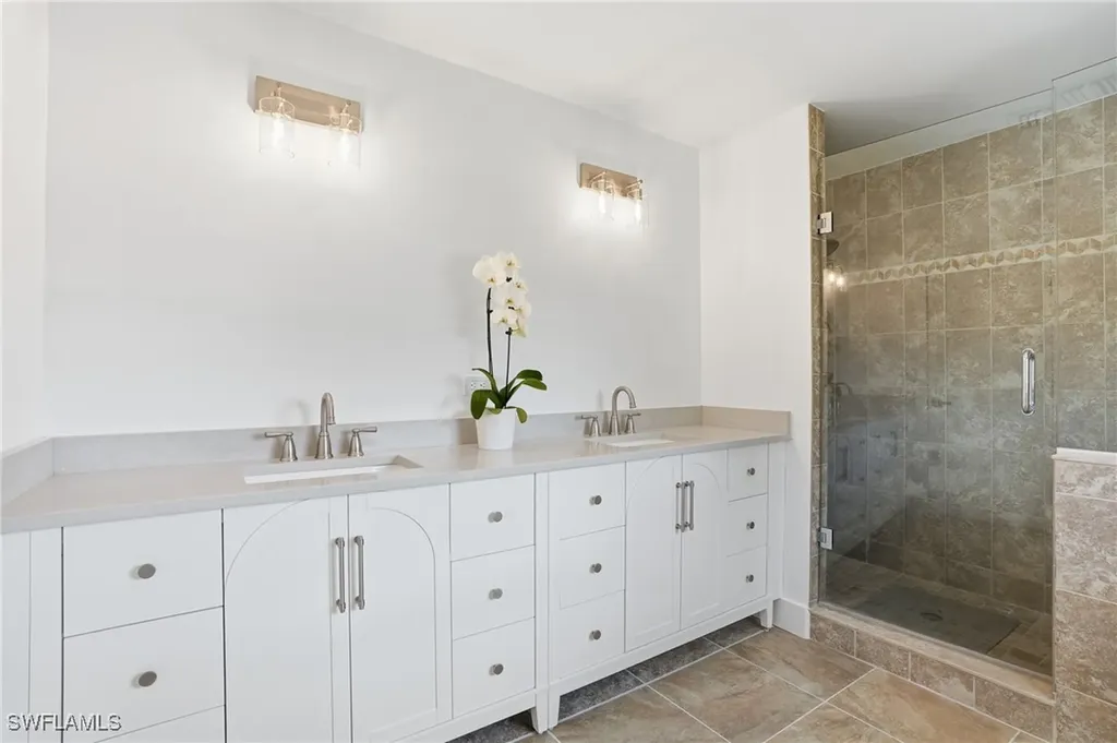 6260 Waxmyrtle Way Naples FL 34109