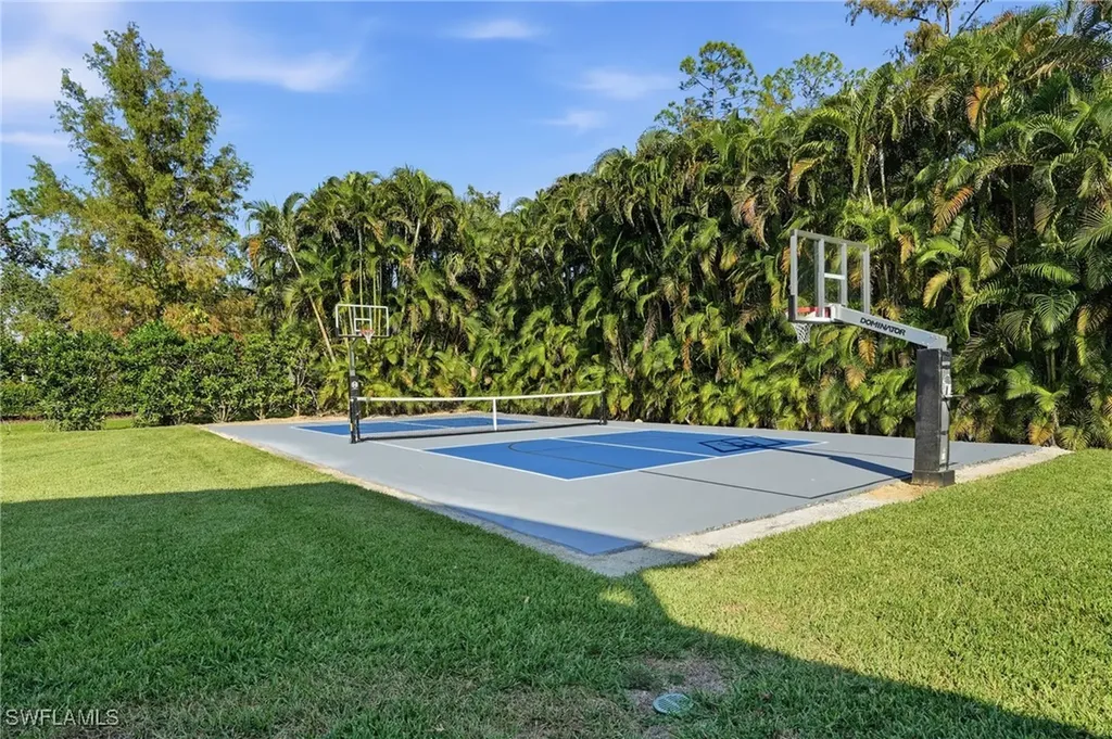 6260 Waxmyrtle Way Naples FL 34109