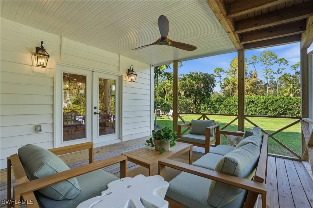 6260 Waxmyrtle Way Naples FL 34109