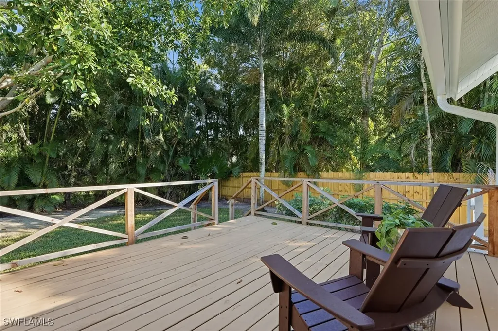6260 Waxmyrtle Way Naples FL 34109