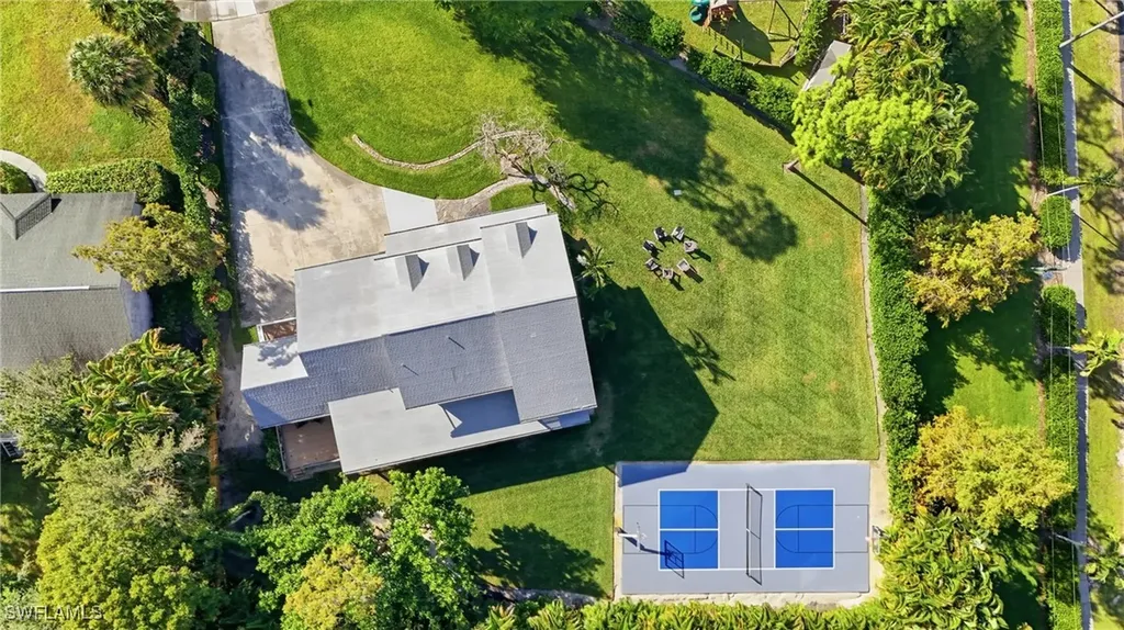 6260 Waxmyrtle Way Naples FL 34109