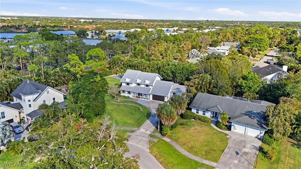 6260 Waxmyrtle Way Naples FL 34109