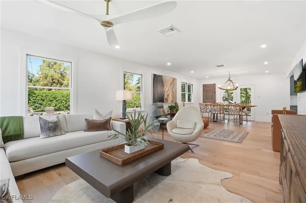 6260 Waxmyrtle Way Naples FL 34109