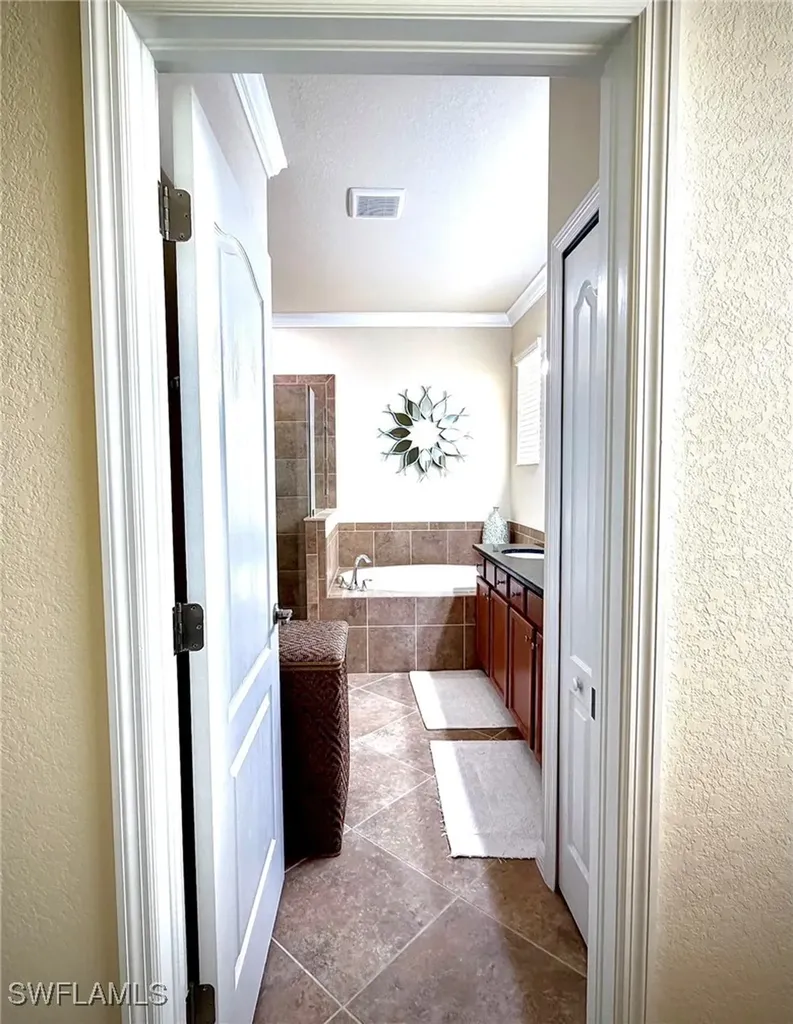 1963 Fairmont Lane Naples FL 34120
