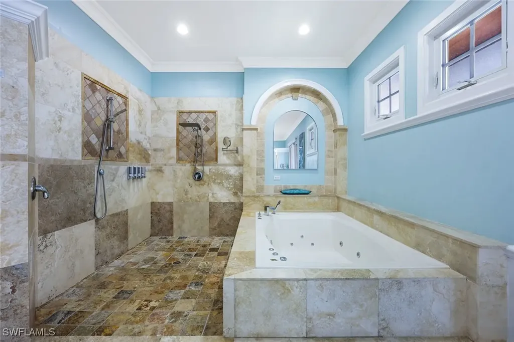 646 111th Avenue N Naples FL 34108