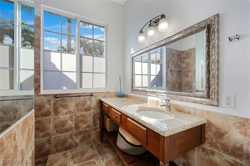 646 111th Avenue N Naples FL 34108