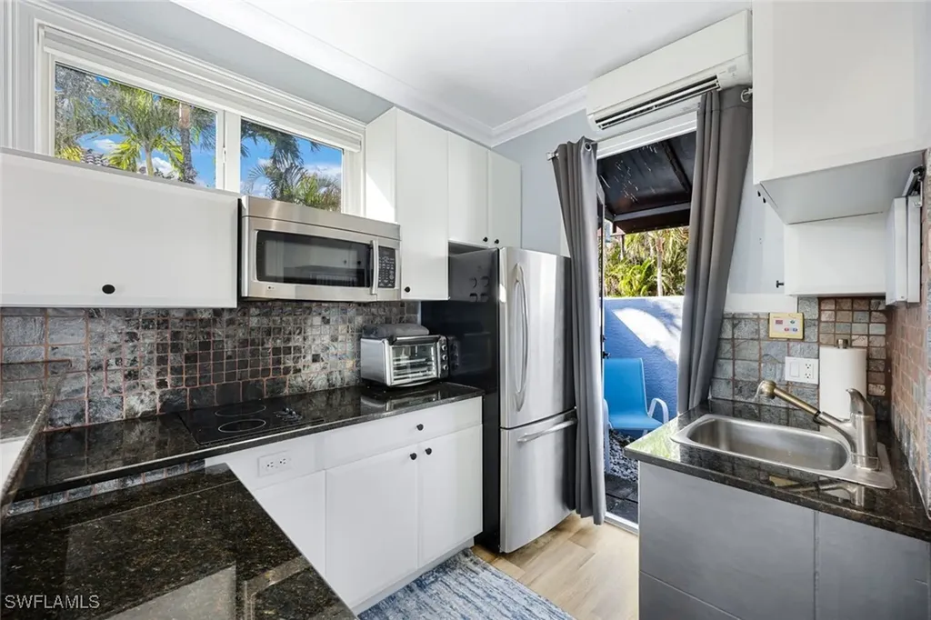 646 111th Avenue N Naples FL 34108