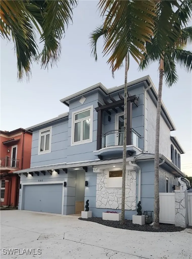 646 111th Avenue N Naples FL 34108