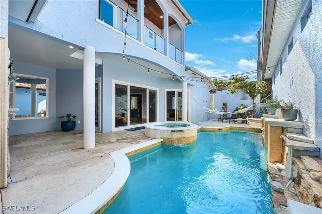 646 111th Avenue N Naples FL 34108