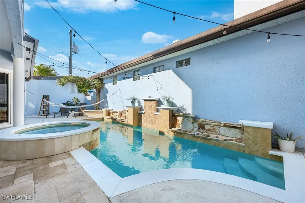 646 111th Avenue N Naples FL 34108