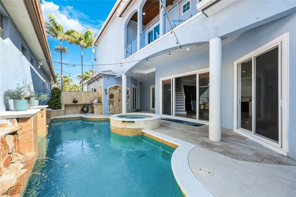 646 111th Avenue N Naples FL 34108