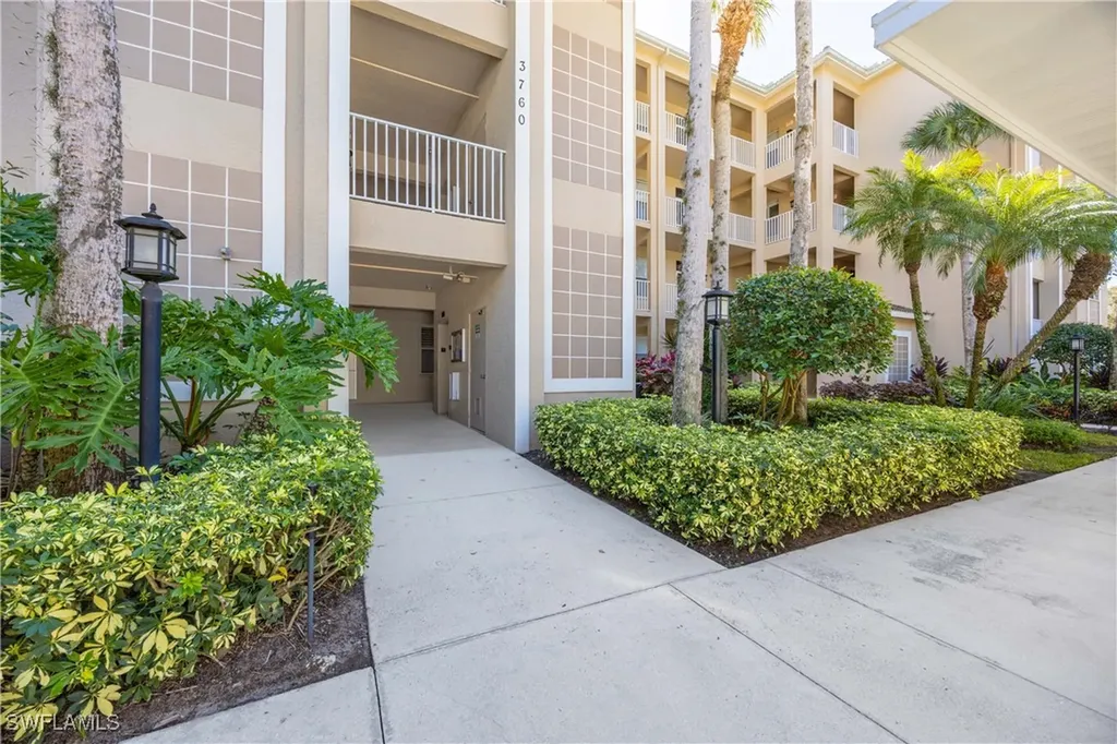 3760 Sawgrass Way Naples FL 34112