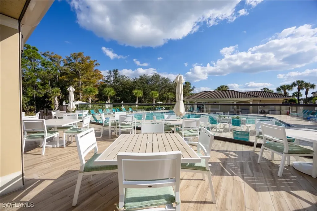 3760 Sawgrass Way Naples FL 34112