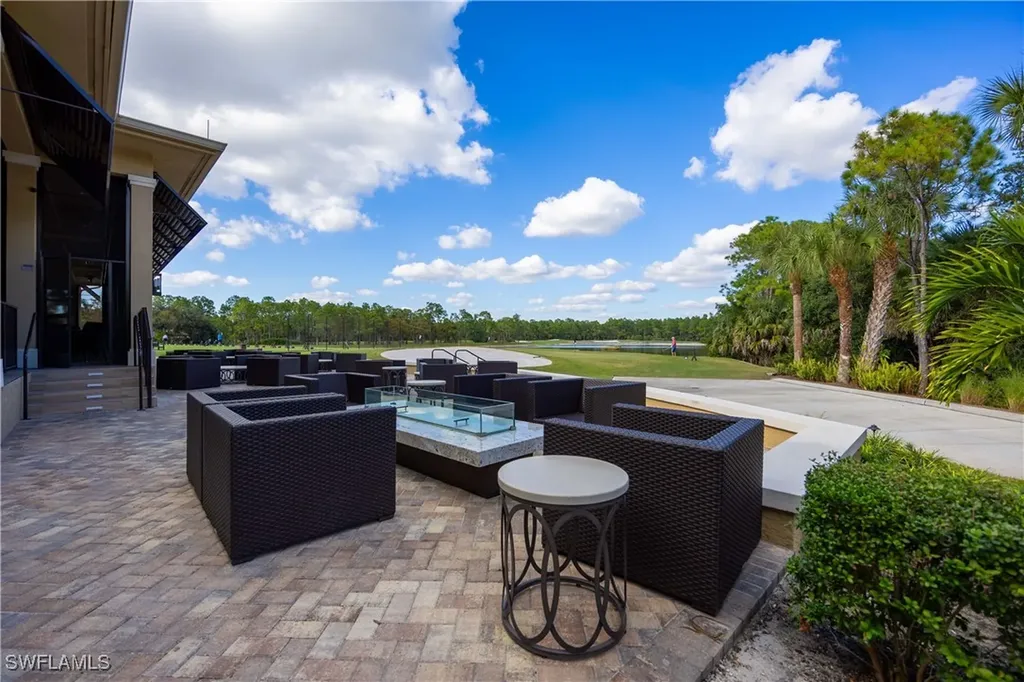 3760 Sawgrass Way Naples FL 34112