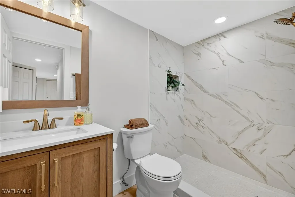 9832 Luna Circle Naples FL 34109
