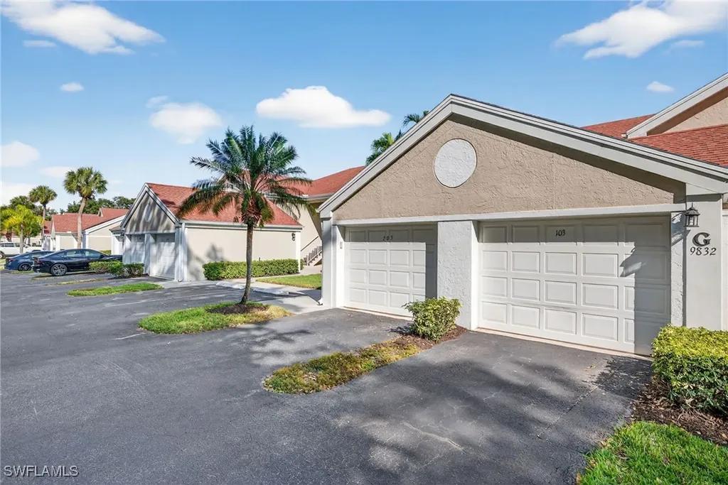 9832 Luna Circle Naples FL 34109