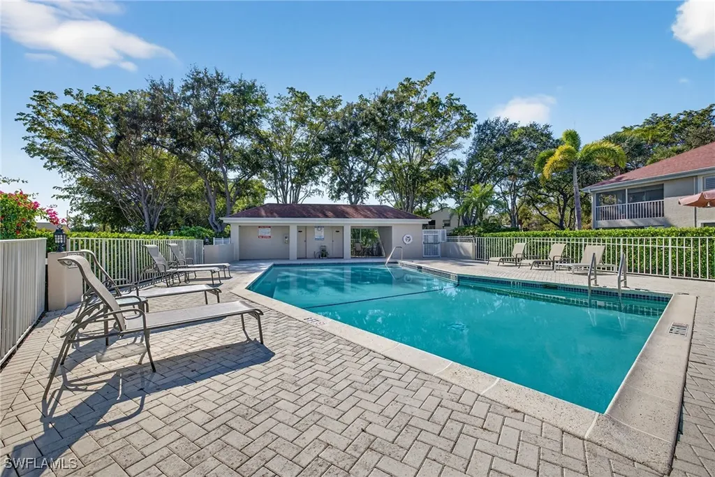 9832 Luna Circle Naples FL 34109
