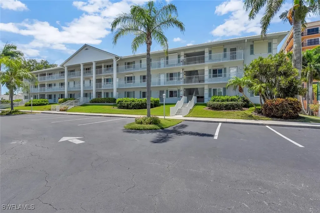 10682 Gulf Shore Drive Naples FL 34108