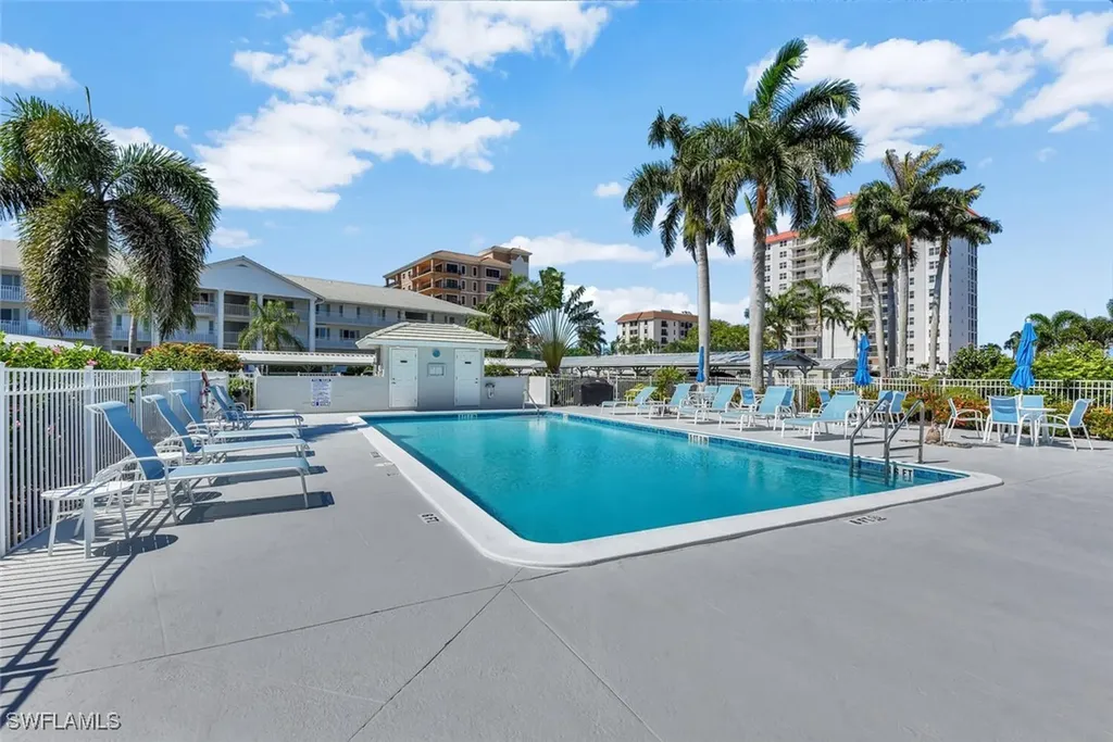 10682 Gulf Shore Drive Naples FL 34108