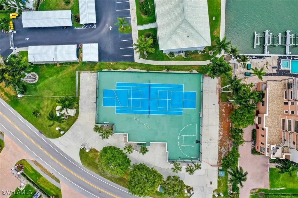 10682 Gulf Shore Drive Naples FL 34108
