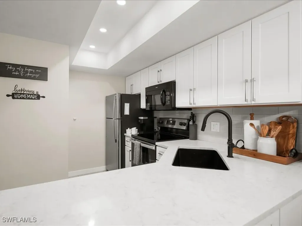 600 Neapolitan Way Naples FL 34103