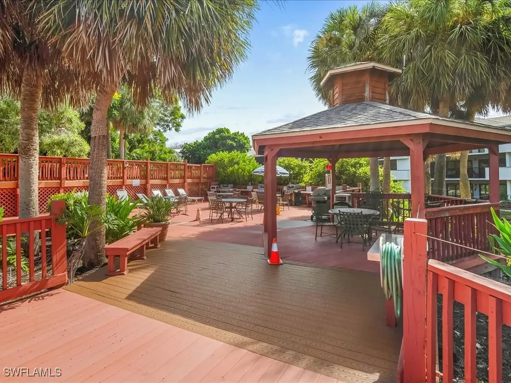 600 Neapolitan Way Naples FL 34103