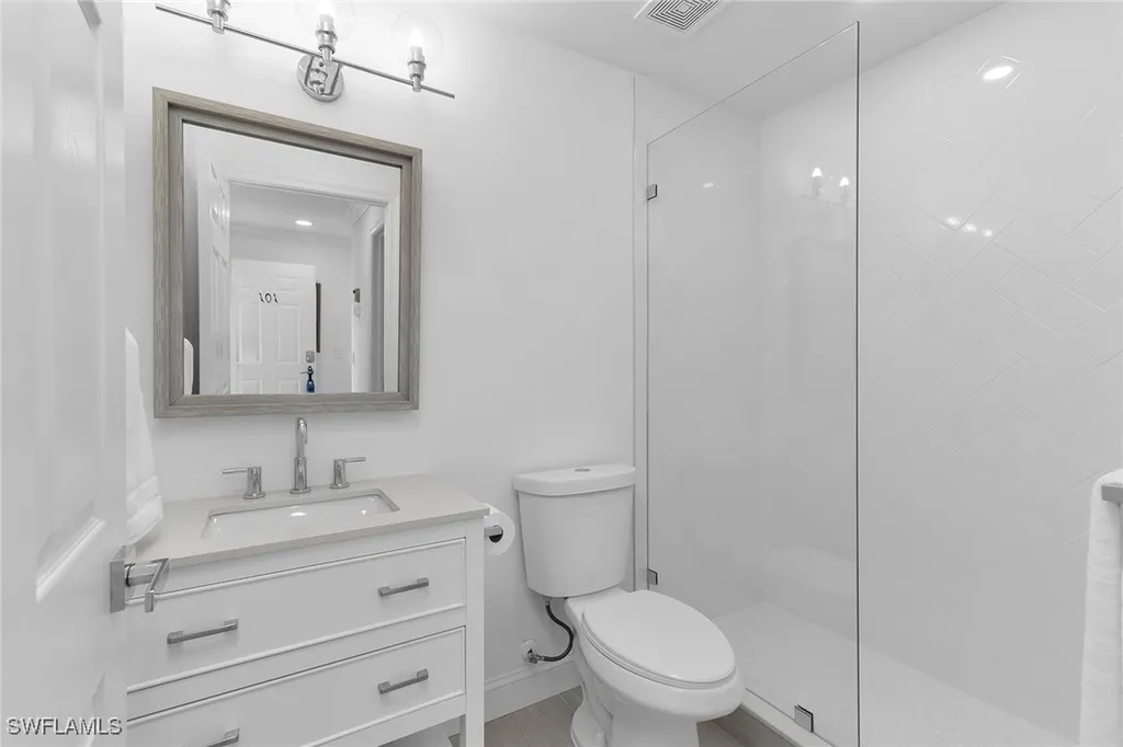 700 Saratoga Circle Naples FL 34104