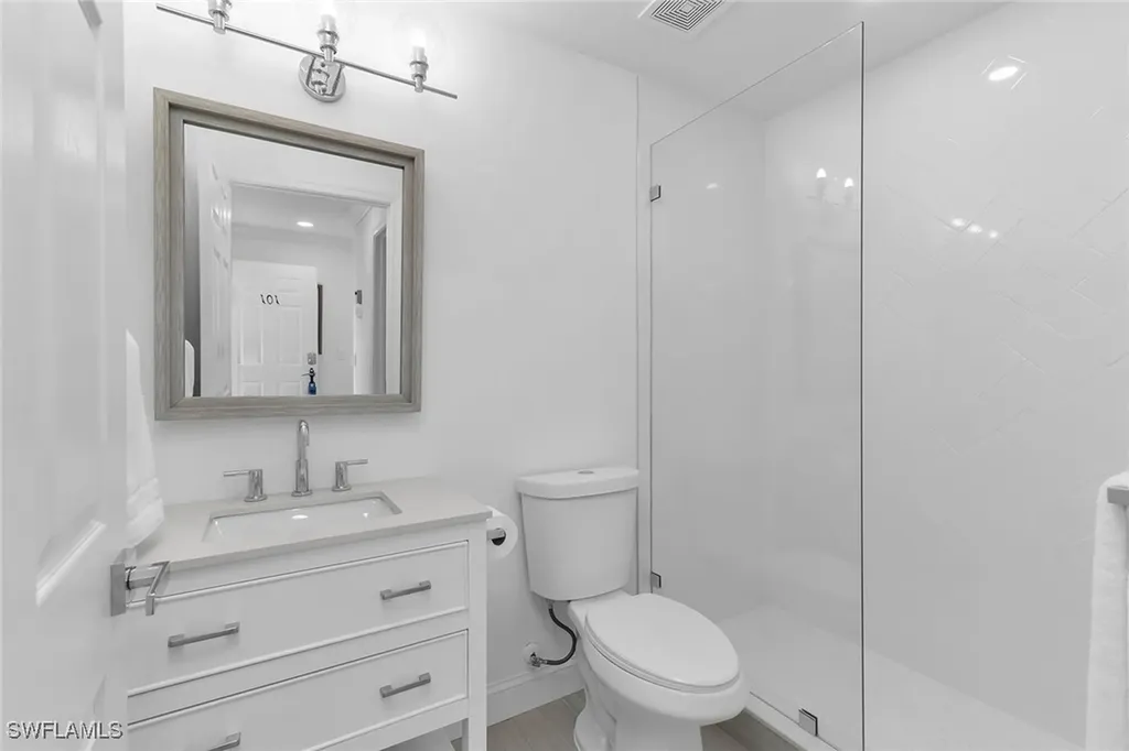 700 Saratoga Circle Naples FL 34104