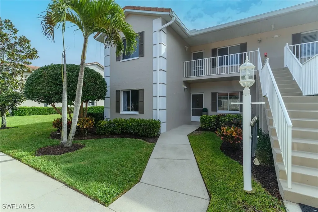 700 Saratoga Circle Naples FL 34104