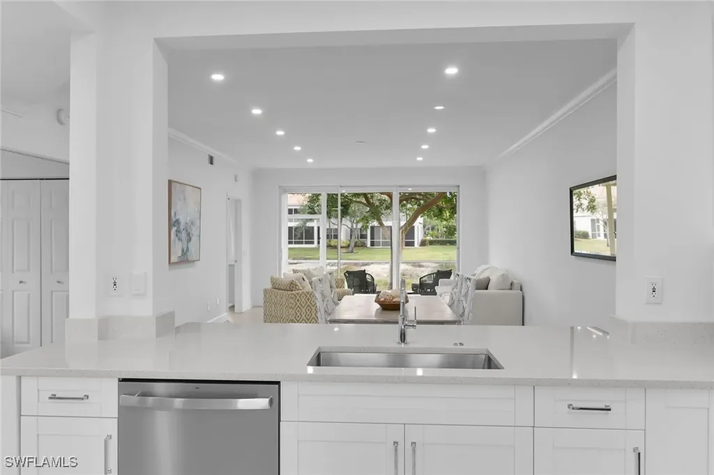 700 Saratoga Circle Naples FL 34104