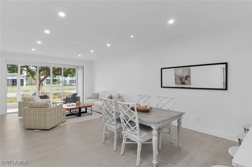 700 Saratoga Circle Naples FL 34104