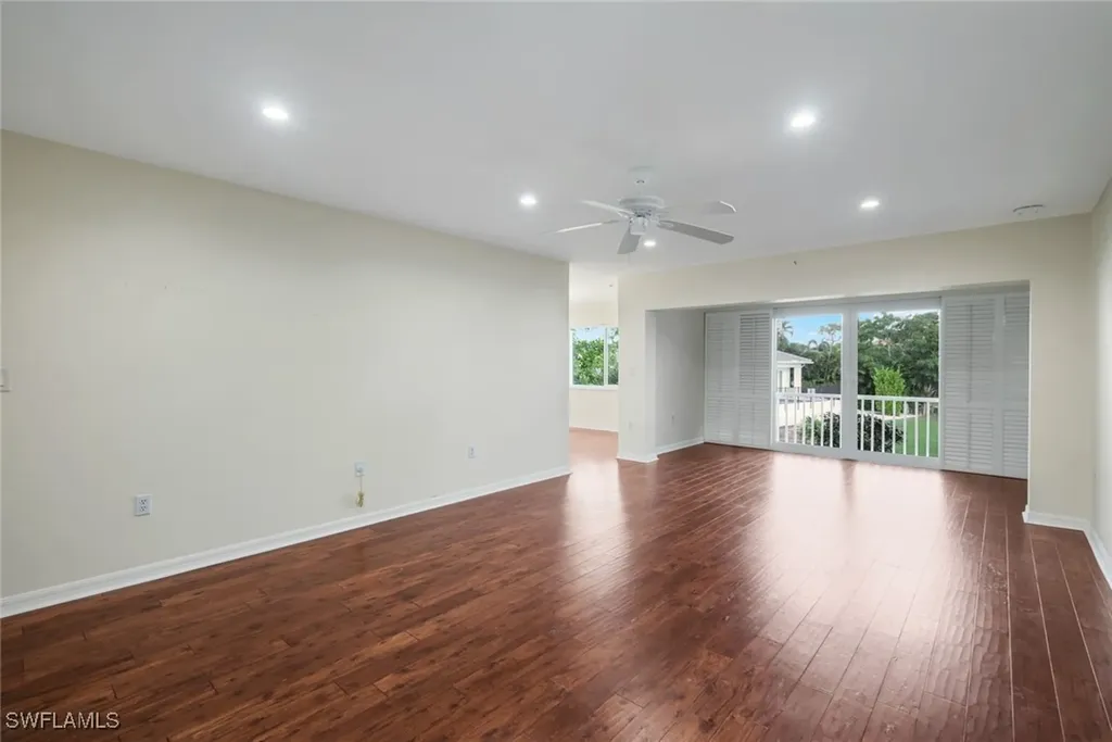 4160 Crayton Road Naples FL 34103