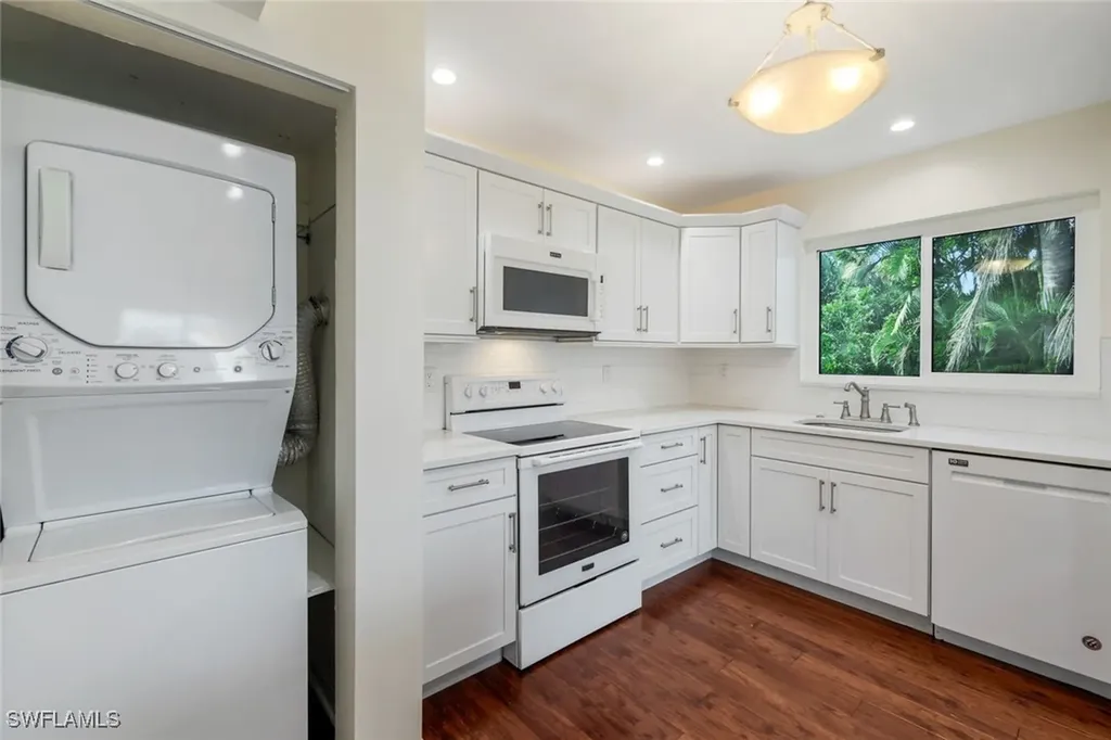 4160 Crayton Road Naples FL 34103