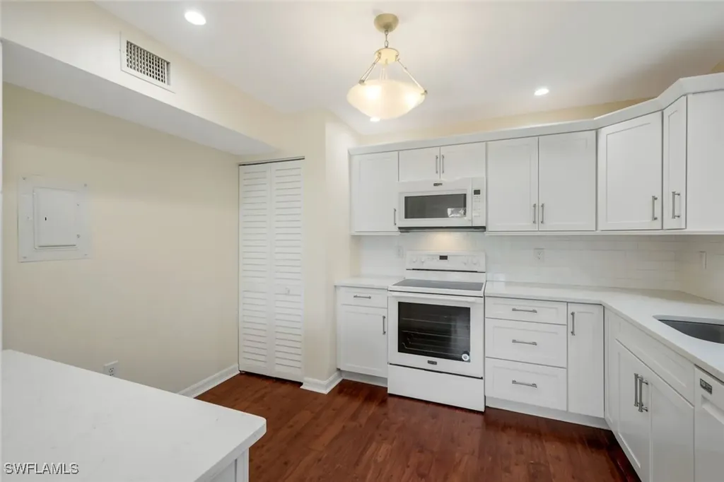4160 Crayton Road Naples FL 34103