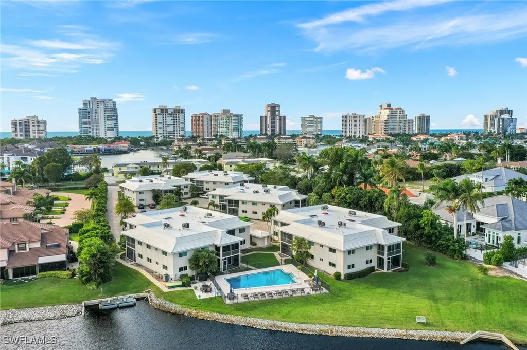 4160 Crayton Road Naples FL 34103