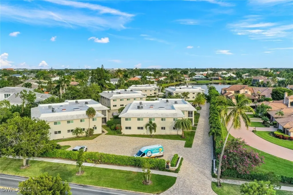 4160 Crayton Road Naples FL 34103