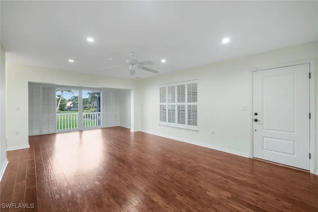 4160 Crayton Road Naples FL 34103
