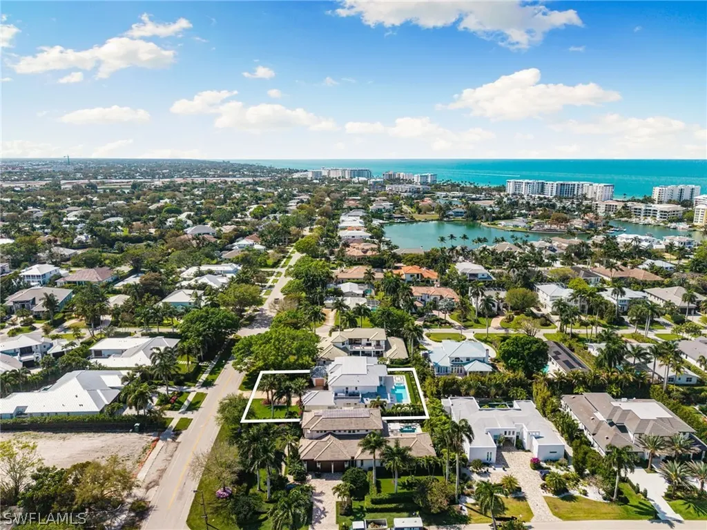 1985 Crayton Road Naples FL 34102