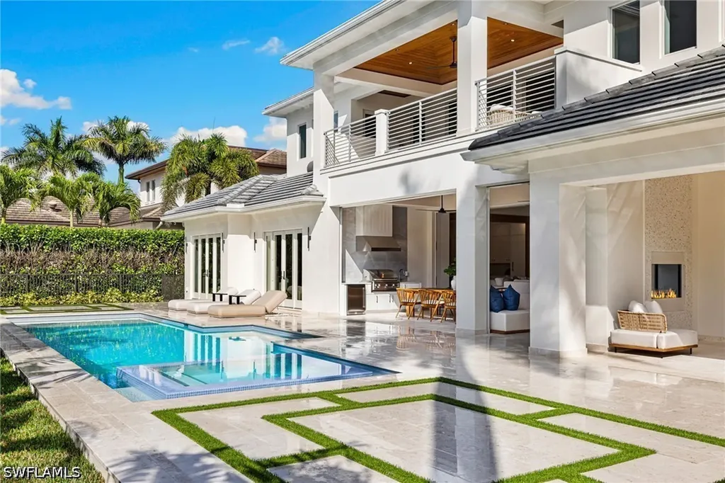 1985 Crayton Road Naples FL 34102