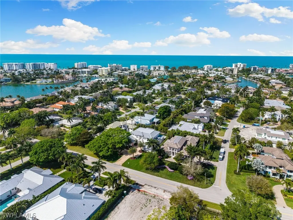 1985 Crayton Road Naples FL 34102