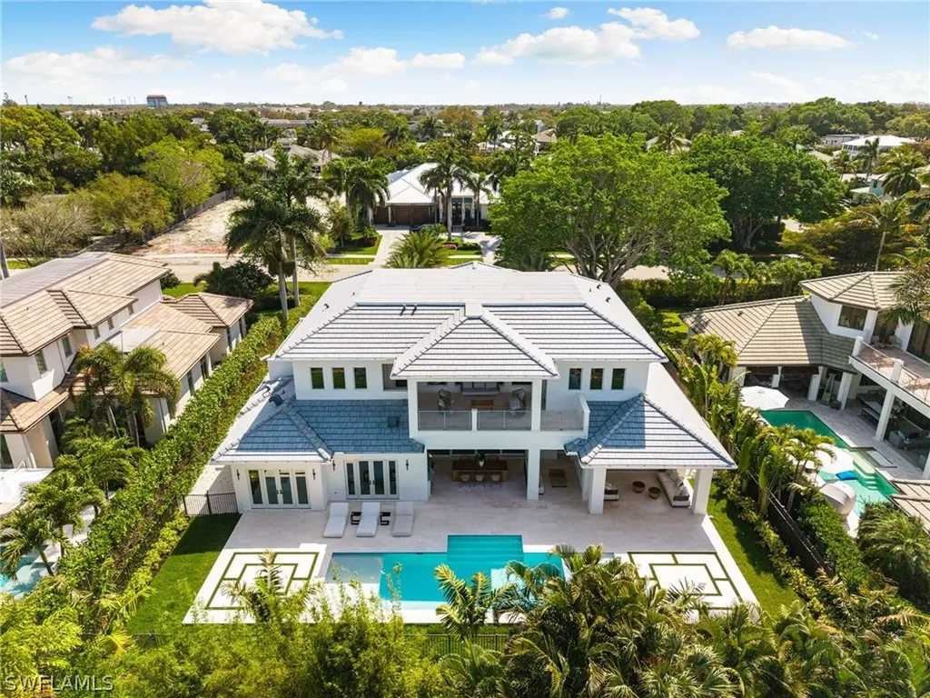 1985 Crayton Road Naples FL 34102