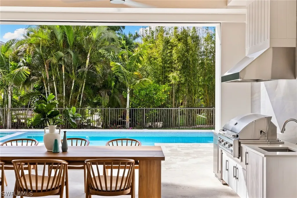 1985 Crayton Road Naples FL 34102