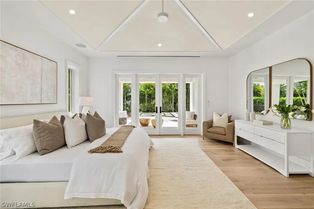 1985 Crayton Road Naples FL 34102