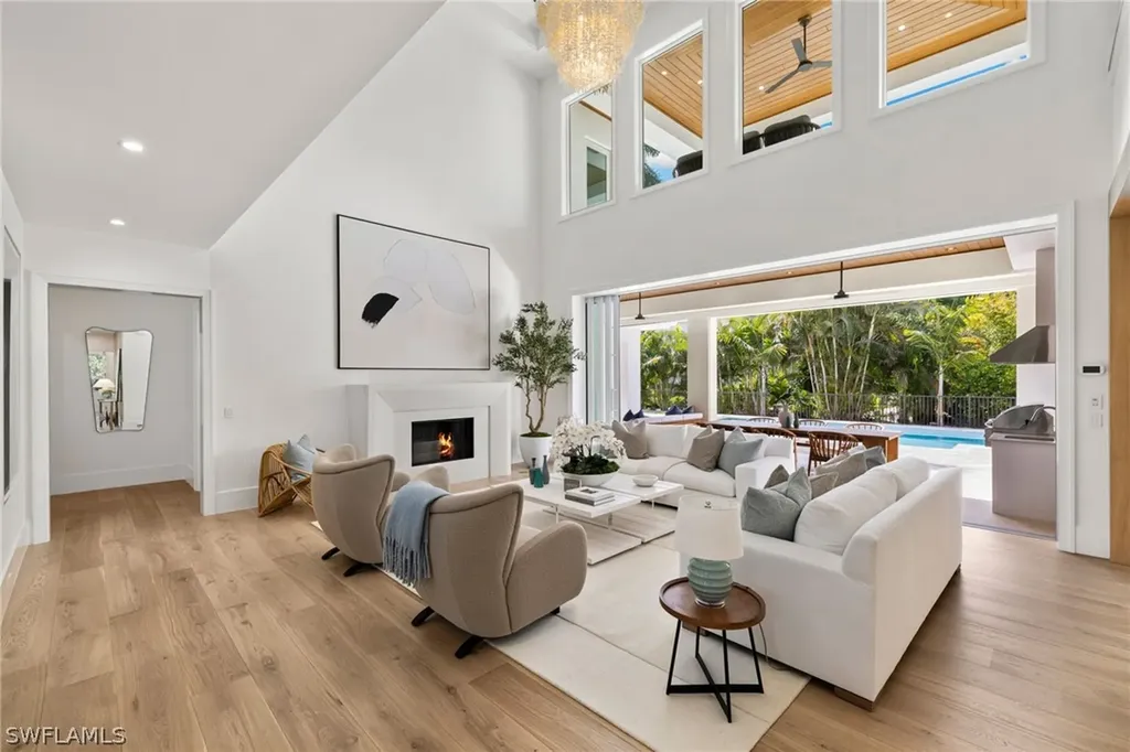 1985 Crayton Road Naples FL 34102
