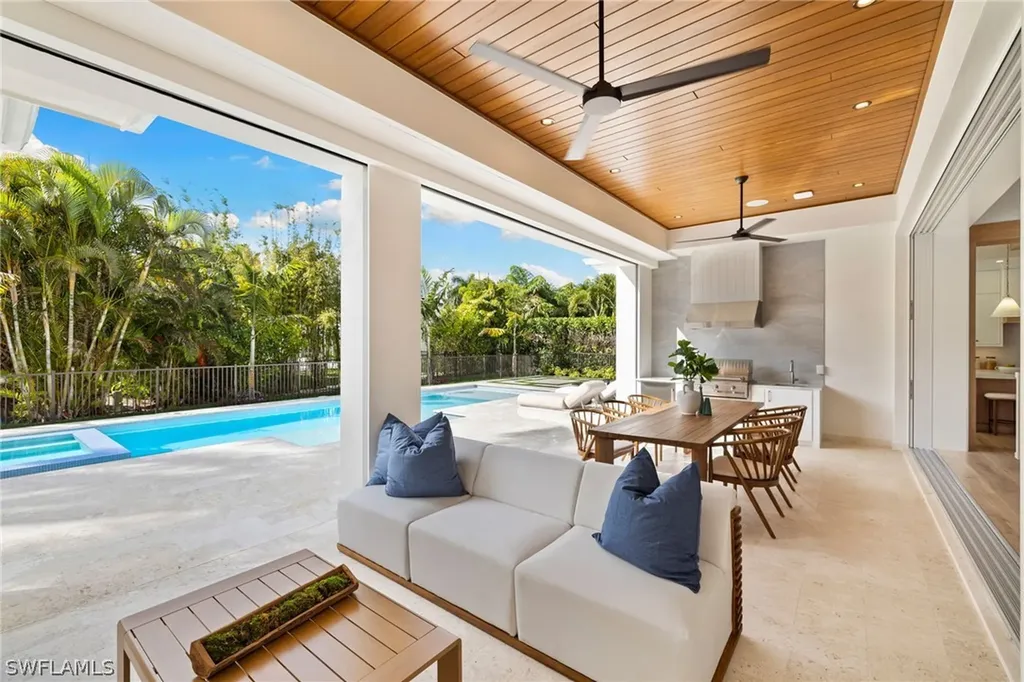 1985 Crayton Road Naples FL 34102