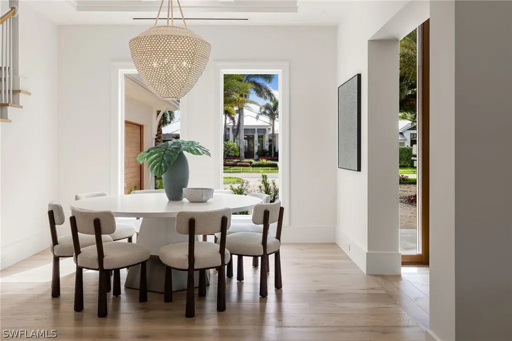 1985 Crayton Road Naples FL 34102