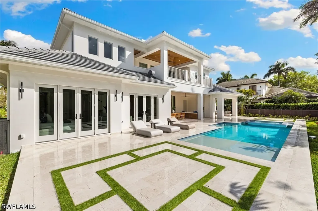 1985 Crayton Road Naples FL 34102