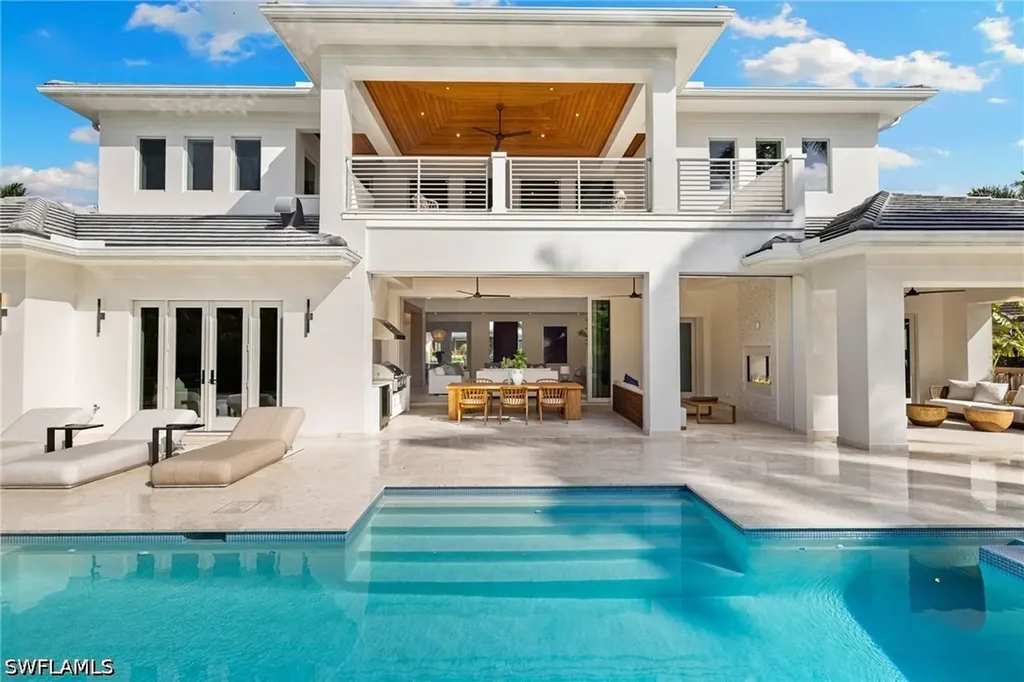 1985 Crayton Road Naples FL 34102